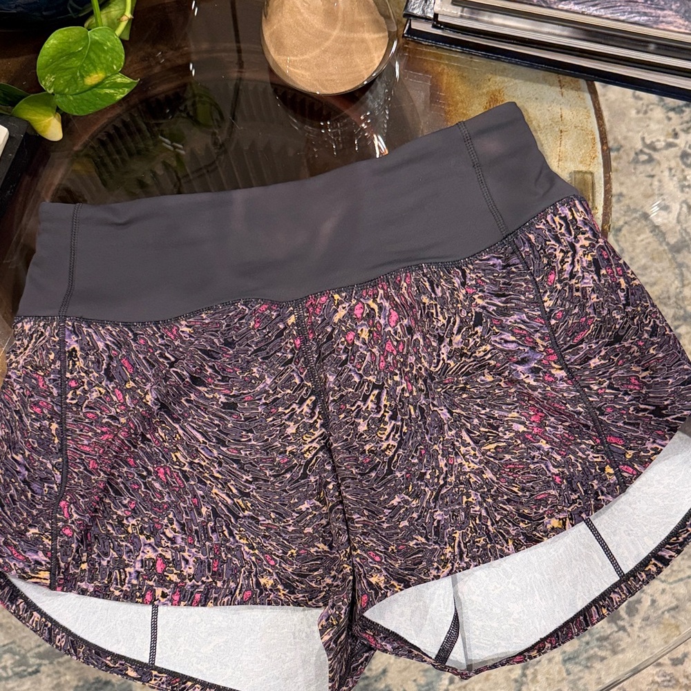 Lululemon Speed Up Mid-Rise Short 4" Lined 
Women's Patterned Shorts 2 Tall